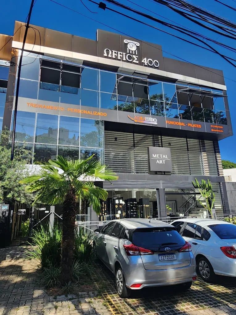 Fachada da unidade Aquila Montenegro, no prédio Office 400